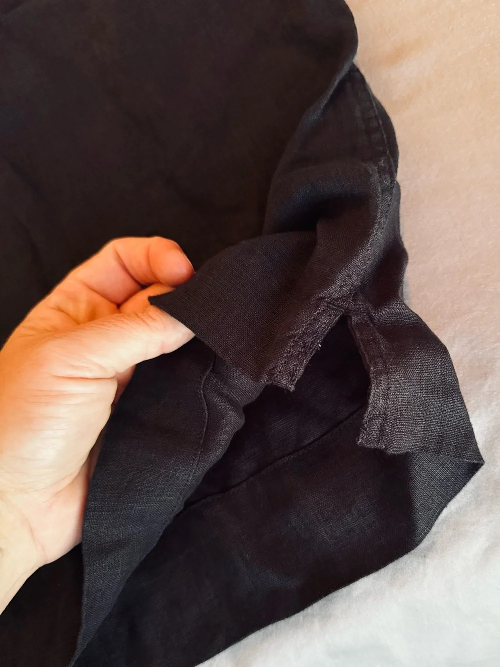 BANANA REPUBLIC Men’s Standard Fit Black Linen Long-Sleeve Button-Down Shirt